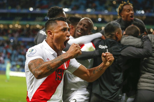 Thắng sốc Chile 3 bàn, Peru gặp Brazil ở chung kết Copa Americia - 1 Thắng sốc Chile 3 bàn, Peru gặp Brazil ở chung kết Copa Americia - 1