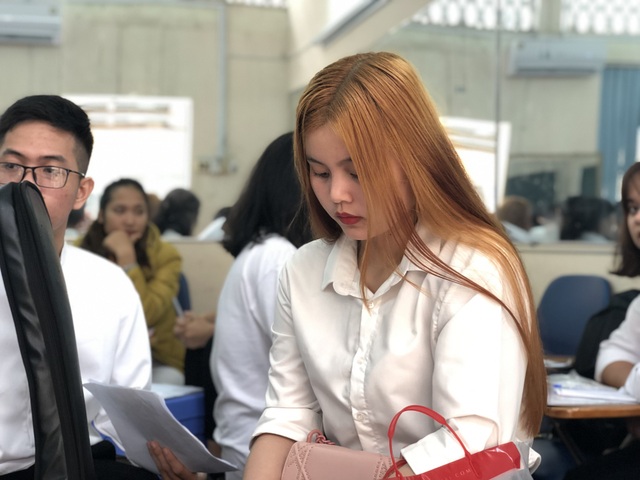 Sĩ tử lỉnh kỉnh hành trang trổ tài vào ngành Sư phạm Âm nhạc - 4 Sĩ tử lỉnh kỉnh hành trang trổ tài vào ngành Sư phạm Âm nhạc - 4