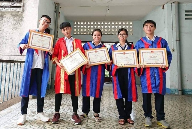 Buổi họp lớp đặc biệt: Tịch thu điện thoại di động, chỉ ngồi chuyện trò bên nhau - 3 Buổi họp lớp đặc biệt: Tịch thu điện thoại di động, chỉ ngồi chuyện trò bên nhau - 3