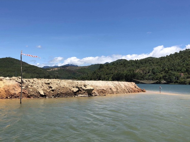 Đình chỉ thi công, kiểm tra thông tin dự án lấn sông Cu Đê tại Đà Nẵng - 3 Đình chỉ thi công, kiểm tra thông tin dự án lấn sông Cu Đê tại Đà Nẵng - 3
