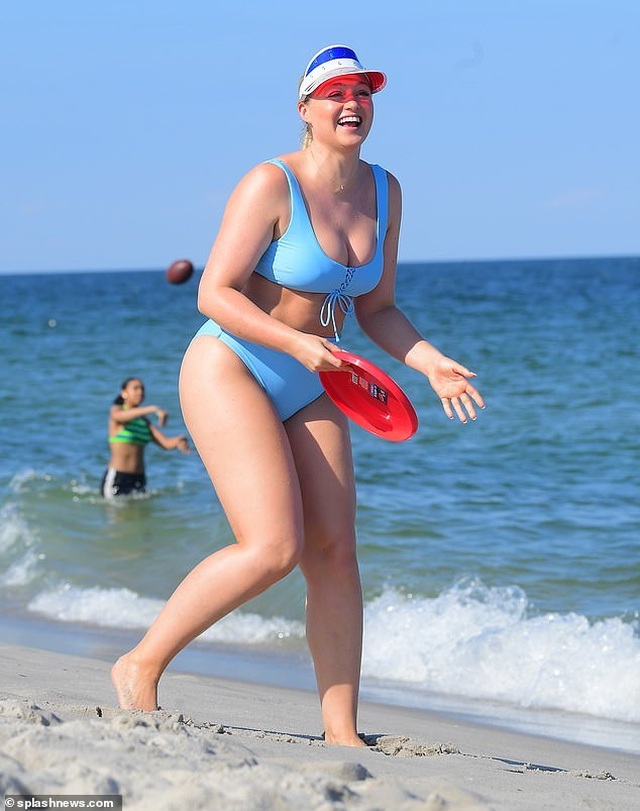 Iskra Lawrence: Vóc dáng đầy đặn vẫn đẹp quyến rũ - 2 Iskra Lawrence: Vóc dáng đầy đặn vẫn đẹp quyến rũ - 2