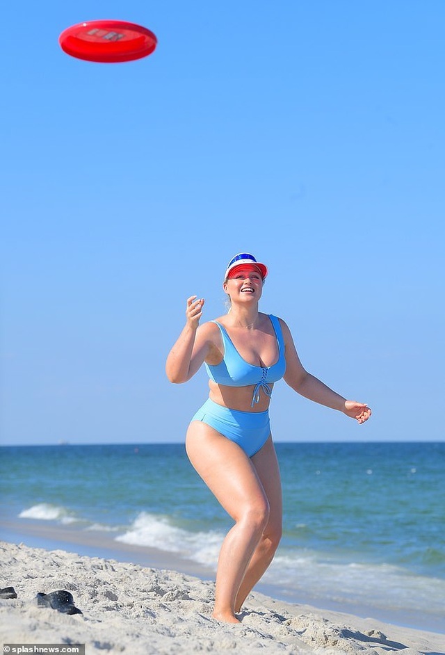 Iskra Lawrence: Vóc dáng đầy đặn vẫn đẹp quyến rũ - 4 Iskra Lawrence: Vóc dáng đầy đặn vẫn đẹp quyến rũ - 4