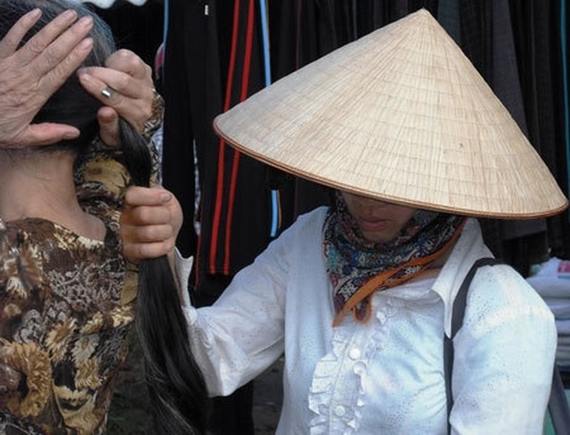 Những thứ kì lạ nhất được mua bán trên các gánh hàng rong - 1 Những thứ kì lạ nhất được mua bán trên các gánh hàng rong - 1