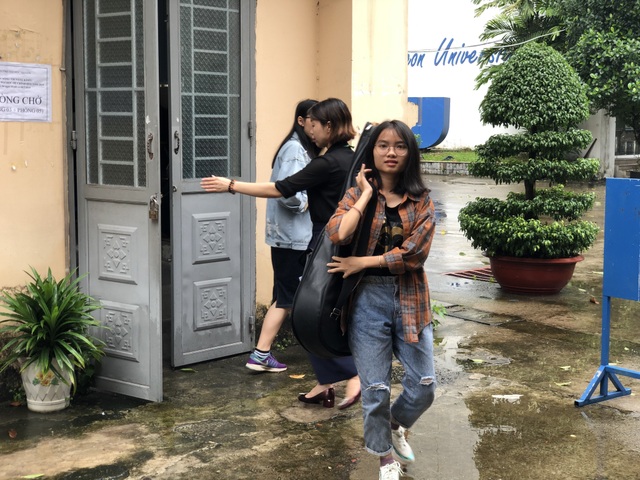 Sĩ tử lỉnh kỉnh hành trang trổ tài vào ngành Sư phạm Âm nhạc - 11 Sĩ tử lỉnh kỉnh hành trang trổ tài vào ngành Sư phạm Âm nhạc - 11