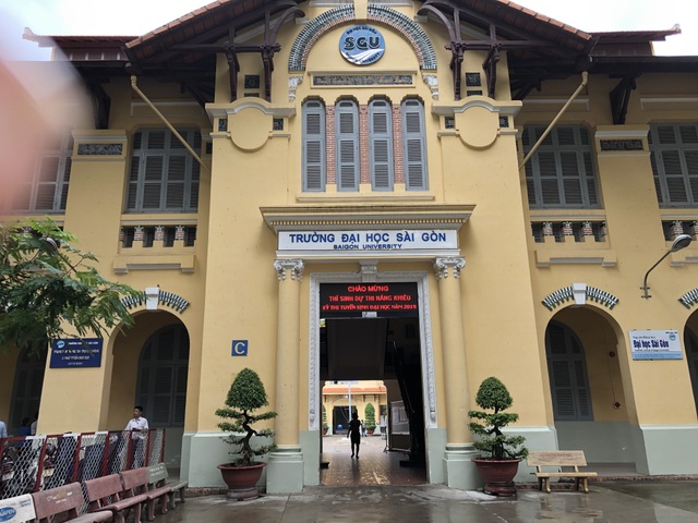 Sĩ tử lỉnh kỉnh hành trang trổ tài vào ngành Sư phạm Âm nhạc - 1 Sĩ tử lỉnh kỉnh hành trang trổ tài vào ngành Sư phạm Âm nhạc - 1