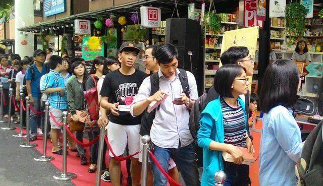 Chuyện nhóm sinh viên bị vị đạo diễn mắng hãy làm nghề đàng hoàng hoặc cố kiếm đại gia - 2 Chuyện nhóm sinh viên bị vị đạo diễn mắng hãy làm nghề đàng hoàng hoặc cố kiếm đại gia - 2