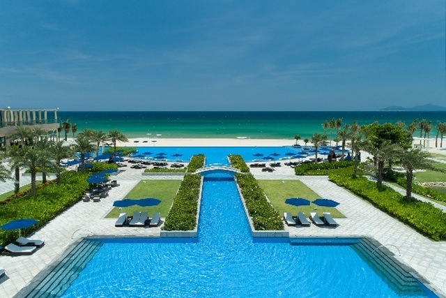 Ốc Thanh Vân check-in hồ bơi vô cực dài nhất Đà Nẵng - 1 Ốc Thanh Vân check-in hồ bơi vô cực dài nhất Đà Nẵng - 1
