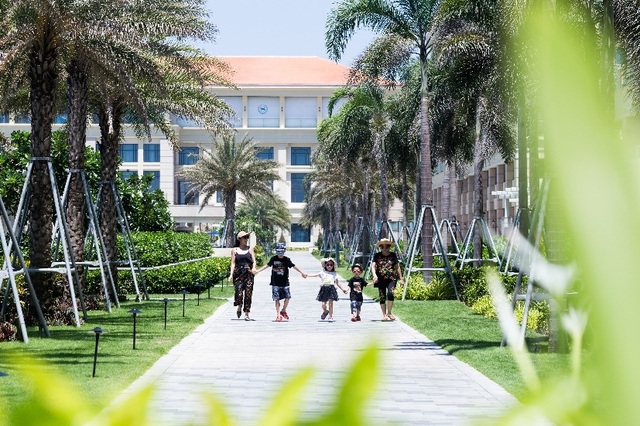 Ốc Thanh Vân check-in hồ bơi vô cực dài nhất Đà Nẵng - 9 Ốc Thanh Vân check-in hồ bơi vô cực dài nhất Đà Nẵng - 9