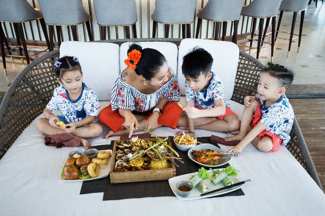 Ốc Thanh Vân check-in hồ bơi vô cực dài nhất Đà Nẵng - 10 Ốc Thanh Vân check-in hồ bơi vô cực dài nhất Đà Nẵng - 10