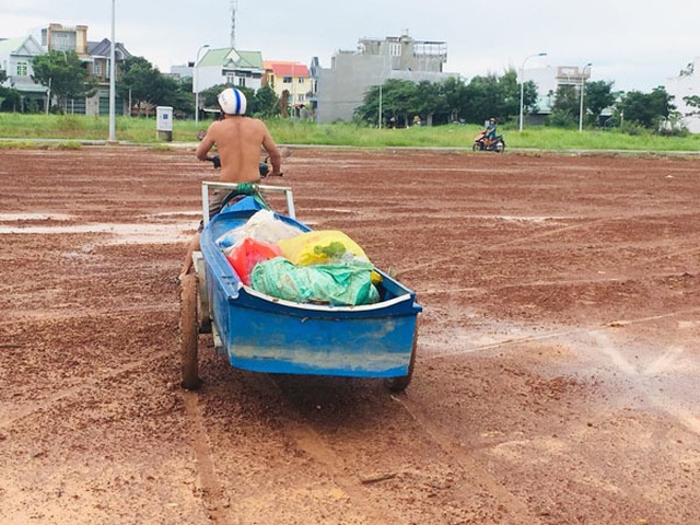 Giữa khu đô thị tiền tỉ, đàn ông Sài Gòn say sưa bắt cá - 2 Giữa khu đô thị tiền tỉ, đàn ông Sài Gòn say sưa bắt cá - 2