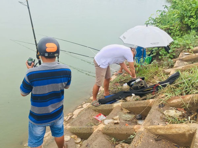 Giữa khu đô thị tiền tỉ, đàn ông Sài Gòn say sưa bắt cá - 5 Giữa khu đô thị tiền tỉ, đàn ông Sài Gòn say sưa bắt cá - 5