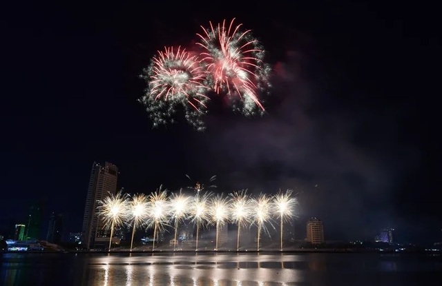 Tân binh Phần Lan vô địch lễ hội pháo hoa quốc tế Đà Nẵng 2019 - 3 Tân binh Phần Lan vô địch lễ hội pháo hoa quốc tế Đà Nẵng 2019 - 3