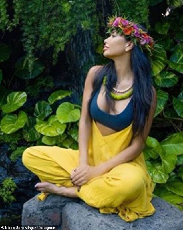 Nicole Scherzinger bốc lửa trên biển Hawaii - 10 Nicole Scherzinger bốc lửa trên biển Hawaii - 10