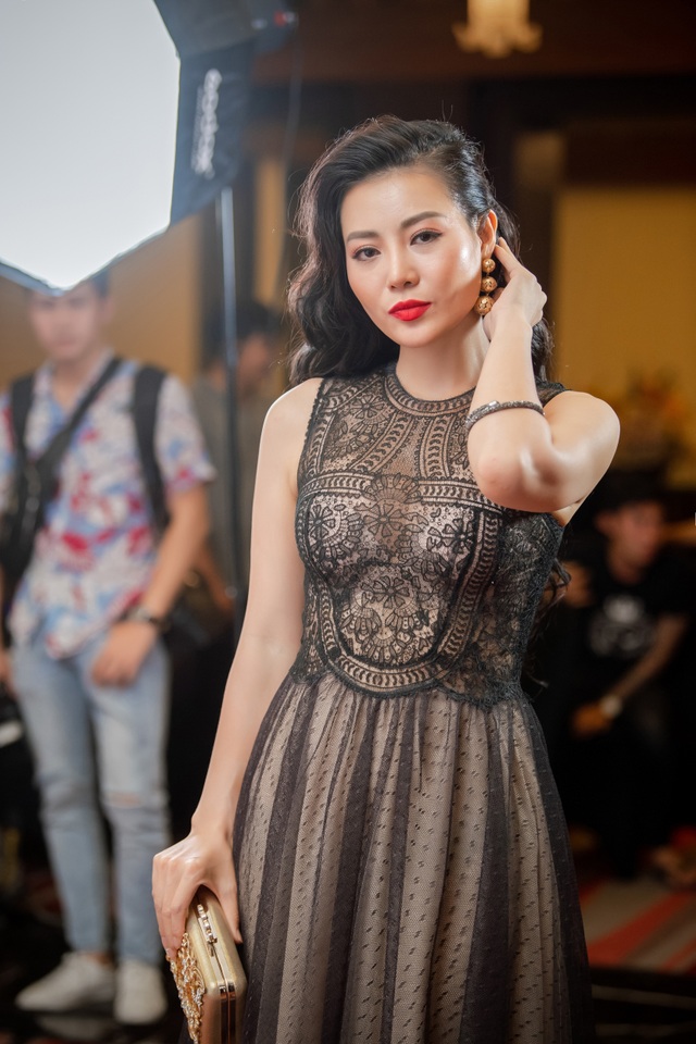“Vũ Sở khanh” “Về nhà đi con” “hoa mắt” trước dàn Hoa hậu, Á hậu Việt Nam - 11 “Vũ Sở khanh” “Về nhà đi con” “hoa mắt” trước dàn Hoa hậu, Á hậu Việt Nam - 11