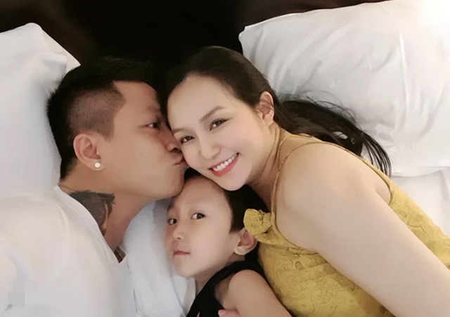 Tuấn Hưng, Phan Hiển khoe ảnh hôn vợ - 1 Tuấn Hưng, Phan Hiển khoe ảnh hôn vợ - 1