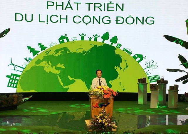 Du lịch là một ngành dịch vụ tinh tế đáp ứng điều du khách cần” - 2 Du lịch là một ngành dịch vụ tinh tế đáp ứng điều du khách cần” - 2