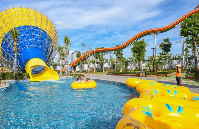 Hàng nghìn người đổ về công viên nước ở Hà Đông cuối tuần - 5 Hàng nghìn người đổ về công viên nước ở Hà Đông cuối tuần - 5