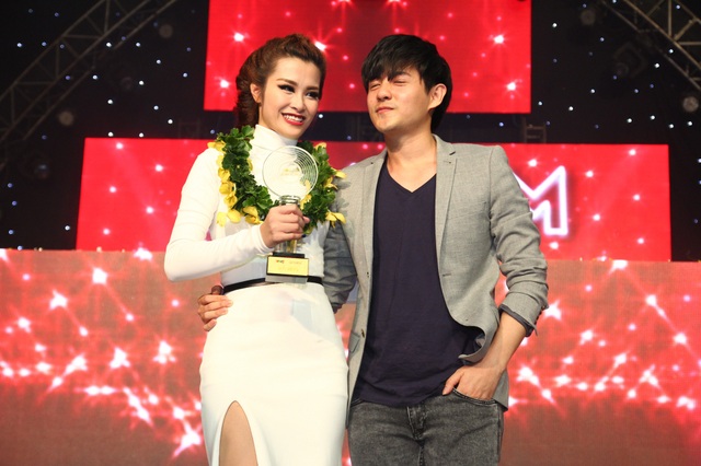 Nhìn lại chặng đường 10 năm yêu nhau của Đông Nhi và Ông Cao Thắng - 2 Nhìn lại chặng đường 10 năm yêu nhau của Đông Nhi và Ông Cao Thắng - 2