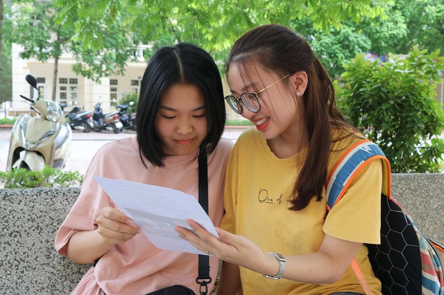 Chiến thắng của đội tuyển bóng đá Việt Nam vào đề thi Năng khiếu Ảnh báo chí 2019 - 2 Chiến thắng của đội tuyển bóng đá Việt Nam vào đề thi Năng khiếu Ảnh báo chí 2019 - 2