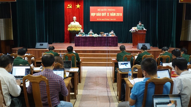 Bộ Quốc phòng đang làm các thủ tục kỷ luật nguyên Thứ trưởng Nguyễn Văn Hiến - 1 Bộ Quốc phòng đang làm các thủ tục kỷ luật nguyên Thứ trưởng Nguyễn Văn Hiến - 1
