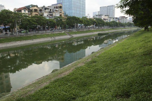 Xả hơn 1 triệu khối nước hồ Tây ra sông Tô Lịch - 1 Xả hơn 1 triệu khối nước hồ Tây ra sông Tô Lịch - 1