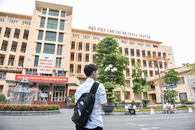 Thí sinh tự tin đi thi năng khiếu Ảnh báo chí - 1 Thí sinh tự tin đi thi năng khiếu Ảnh báo chí - 1