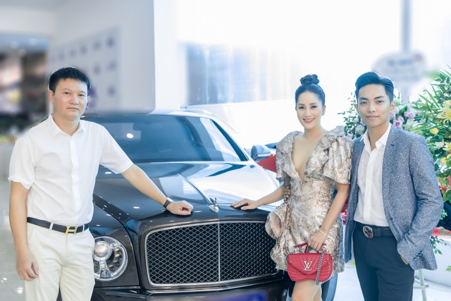 Khánh Thi khoe đã tìm lại được 4 vali hành lý thất lạc - 3 Khánh Thi khoe đã tìm lại được 4 vali hành lý thất lạc - 3