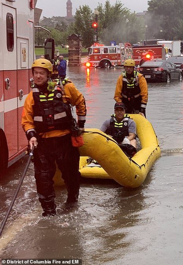 Thủ đô Wasington ngập nặng vì mưa lớn, Nhà Trắng cũng không thoát - 4