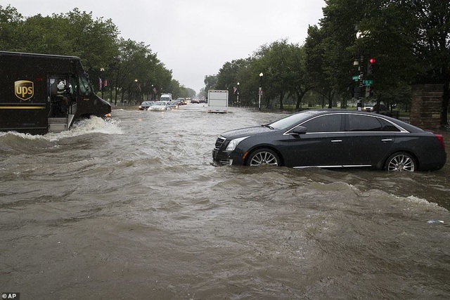 Thủ đô Wasington ngập nặng vì mưa lớn, Nhà Trắng cũng không thoát - 5