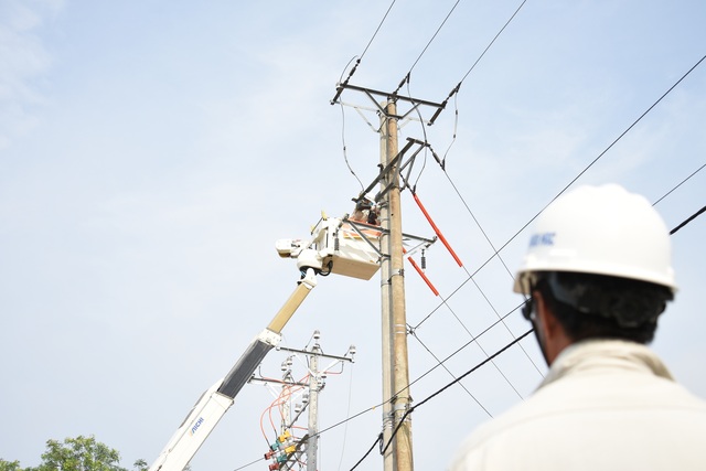 Cẩn thận khi sử dụng điện trong những ngày nắng nóng kéo dài - 2 Cẩn thận khi sử dụng điện trong những ngày nắng nóng kéo dài - 2