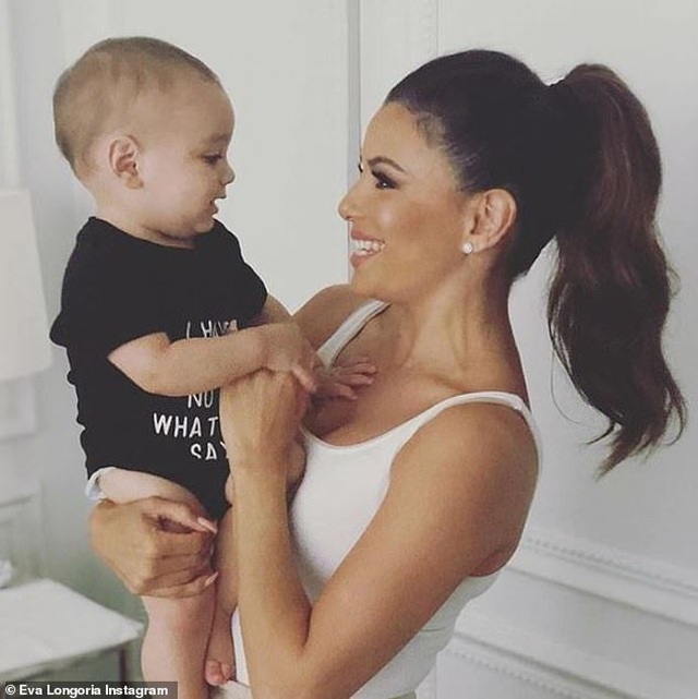 Eva Longoria đưa con trai cưng đi biển - 11 Eva Longoria đưa con trai cưng đi biển - 11