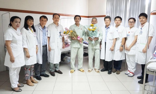 Lần đầu tiên ghép giác mạc thành công cho 2 bệnh nhân từ 1 cựu binh hiến tặng - 3 Lần đầu tiên ghép giác mạc thành công cho 2 bệnh nhân từ 1 cựu binh hiến tặng - 3