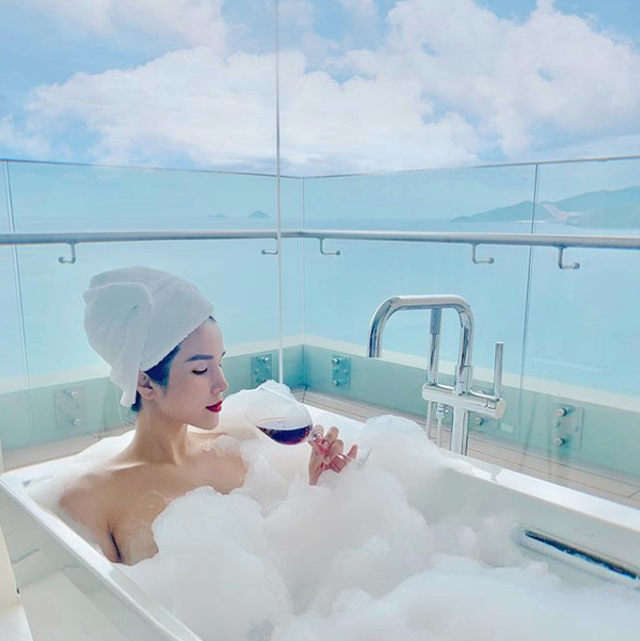 Hai mỹ nhân Việt lấy chồng thiếu gia, mang bầu vẫn giữ phong thái của siêu mẫu - 8 Hai mỹ nhân Việt lấy chồng thiếu gia, mang bầu vẫn giữ phong thái của siêu mẫu - 8