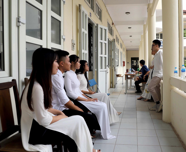 Hơn 800 thí sinh bước vào cuộc tranh tài năng khiếu tại trường CĐ Sư phạm Trung ương - 12 Hơn 800 thí sinh bước vào cuộc tranh tài năng khiếu tại trường CĐ Sư phạm Trung ương - 12
