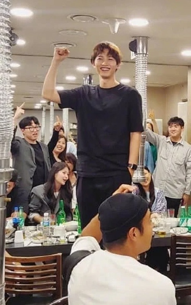 Song Joong Ki gầy xơ xác trong loạt ảnh hậu ly hôn - 3 Song Joong Ki gầy xơ xác trong loạt ảnh hậu ly hôn - 3
