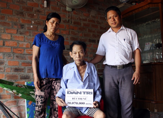 Bạn đọc Dân trí tiếp tục giúp đỡ vợ chồng bị ung thư hơn 20 triệu đồng - 1 Bạn đọc Dân trí tiếp tục giúp đỡ vợ chồng bị ung thư hơn 20 triệu đồng - 1