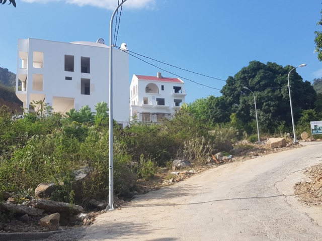 Biệt thự đua nhau mọc trên ngọn núi tuyệt đẹp sát Vịnh Nha Trang - 1