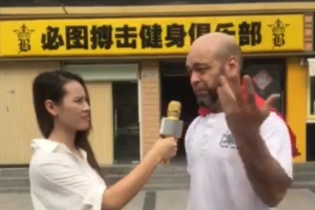 Báo Trung Quốc: “Flores đáng khen ngợi khi thách đấu Từ Hiểu Đông” Báo Trung Quốc: “Flores đáng khen ngợi khi thách đấu Từ Hiểu Đông”