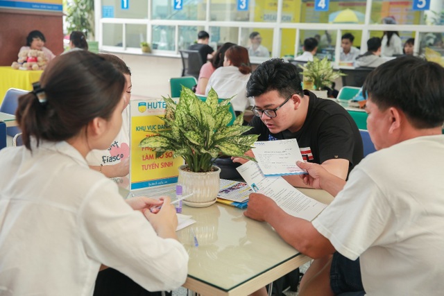 HUTECH nhận xét tuyển học bạ đến 20/7 với mức điểm từ 18 - 24 - 1 HUTECH nhận xét tuyển học bạ đến 20/7 với mức điểm từ 18 - 24 - 1