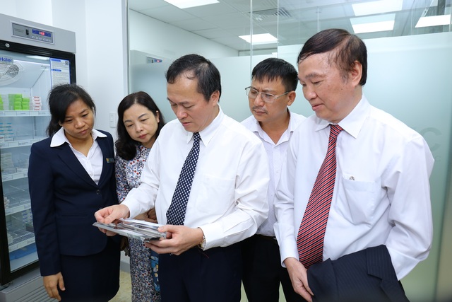 Trung tâm tiêm chủng “5 sao” lớn nhất miền Bắc đi vào hoạt động - 2 Trung tâm tiêm chủng “5 sao” lớn nhất miền Bắc đi vào hoạt động - 2