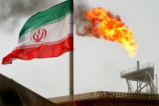 Báo Mỹ: Washington cân nhắc trừng phạt Trung Quốc vì mua dầu Iran