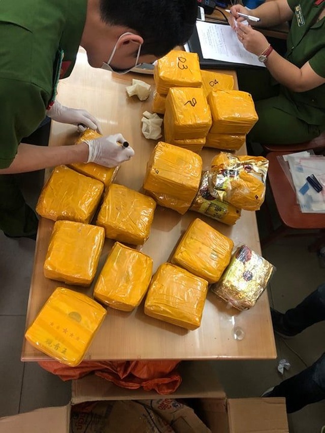 Đánh sập đường dây ma túy “khủng”, thu 20 kg ma túy tổng hợp, 5 khẩu súng - 2 Đánh sập đường dây ma túy “khủng”, thu 20 kg ma túy tổng hợp, 5 khẩu súng - 2