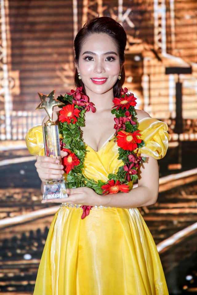 Phương Ý đăng quang ngôi vị Quán quân Thần tượng Bolero 2019 - 12 Phương Ý đăng quang ngôi vị Quán quân Thần tượng Bolero 2019 - 12
