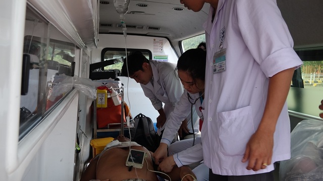 Bị chân vịt của tàu chém trọng thương vùng ngực, thuyền trưởng bất tỉnh trên biển - 2 Bị chân vịt của tàu chém trọng thương vùng ngực, thuyền trưởng bất tỉnh trên biển - 2