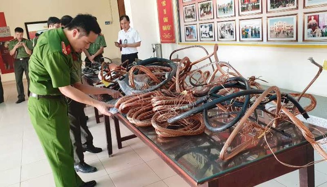 Bắt thợ cơ khí cắt trộm dây điện tại 13 trạm biến áp để bán đồng nát - 3 Bắt thợ cơ khí cắt trộm dây điện tại 13 trạm biến áp để bán đồng nát - 3
