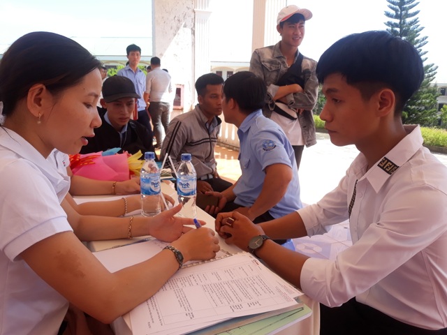 Quảng Ngãi: Doanh nghiệp cần khoảng 17.000 lao động qua đào tạo - 2 Quảng Ngãi: Doanh nghiệp cần khoảng 17.000 lao động qua đào tạo - 2