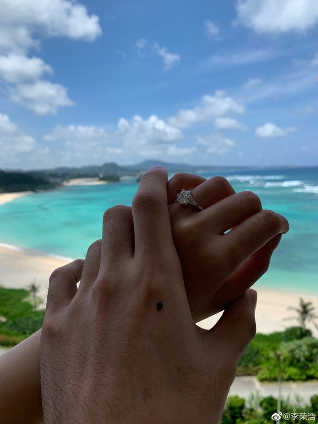 Dương Thừa Lâm nhận lời cầu hôn của bạn trai, từ bỏ lời hứa độc thân - 2 Dương Thừa Lâm nhận lời cầu hôn của bạn trai, từ bỏ lời hứa độc thân - 2