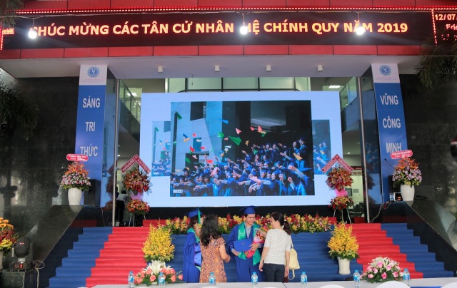 ĐH Luật TPHCM trao bằng danh dự cho sinh viên qua đời vì bệnh ung thư - 1 ĐH Luật TPHCM trao bằng danh dự cho sinh viên qua đời vì bệnh ung thư - 1