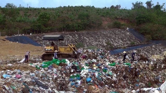 Phú Yên: Người dân phấn khởi vì được “giải thoát” khỏi mùi hôi thối của bãi rác Thọ Vức - 3 Bãi rác Thọ Vức gây ô nhiễm nghiêm trọng ảnh hưởng đến đời sống người dân sống xung quanh
