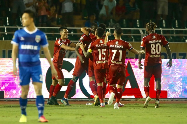 Thắng B.Bình Dương, CLB TPHCM tạm đòi lại ngôi đầu bảng V-League - 5 Thắng B.Bình Dương, CLB TPHCM tạm đòi lại ngôi đầu bảng V-League - 5